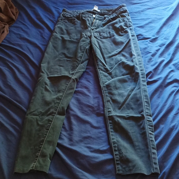 Forever 21 dark gray stretch skinny jeans. 26 - Picture 1 of 5